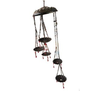 Cordão Com Suporte e Penduricalhos Médio